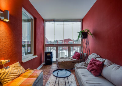 Inglasad balkong vid entré